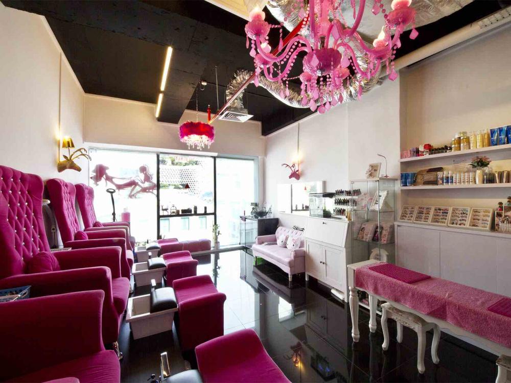 From quirky nail art to pretty extensions, Lucknow's Tanisha Sahni Salon  can be your new nail haven!